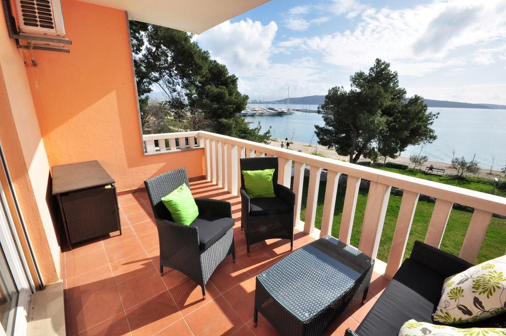 Apartment Luxury Cream Kastela Room photo