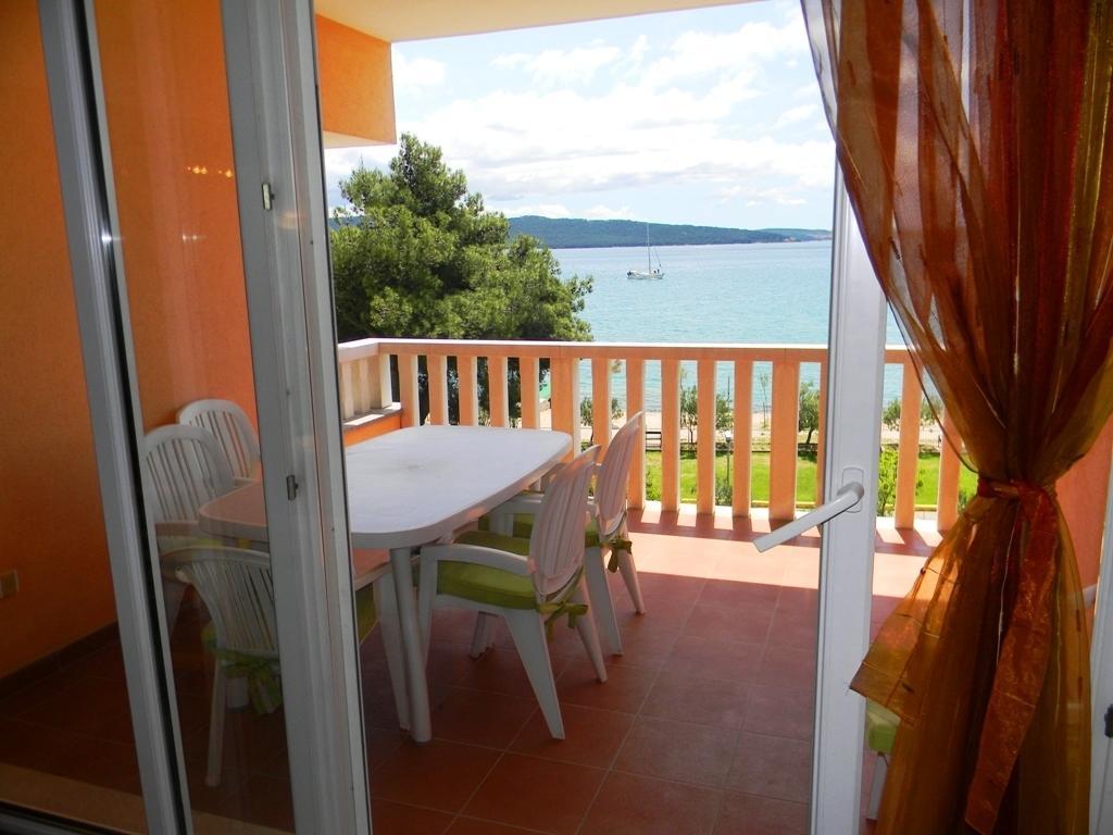 Apartment Luxury Cream Kastela Room photo