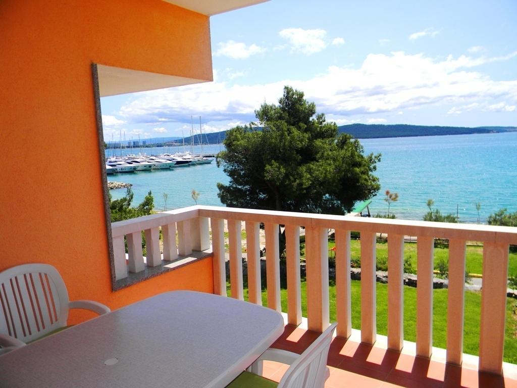 Apartment Luxury Cream Kastela Room photo