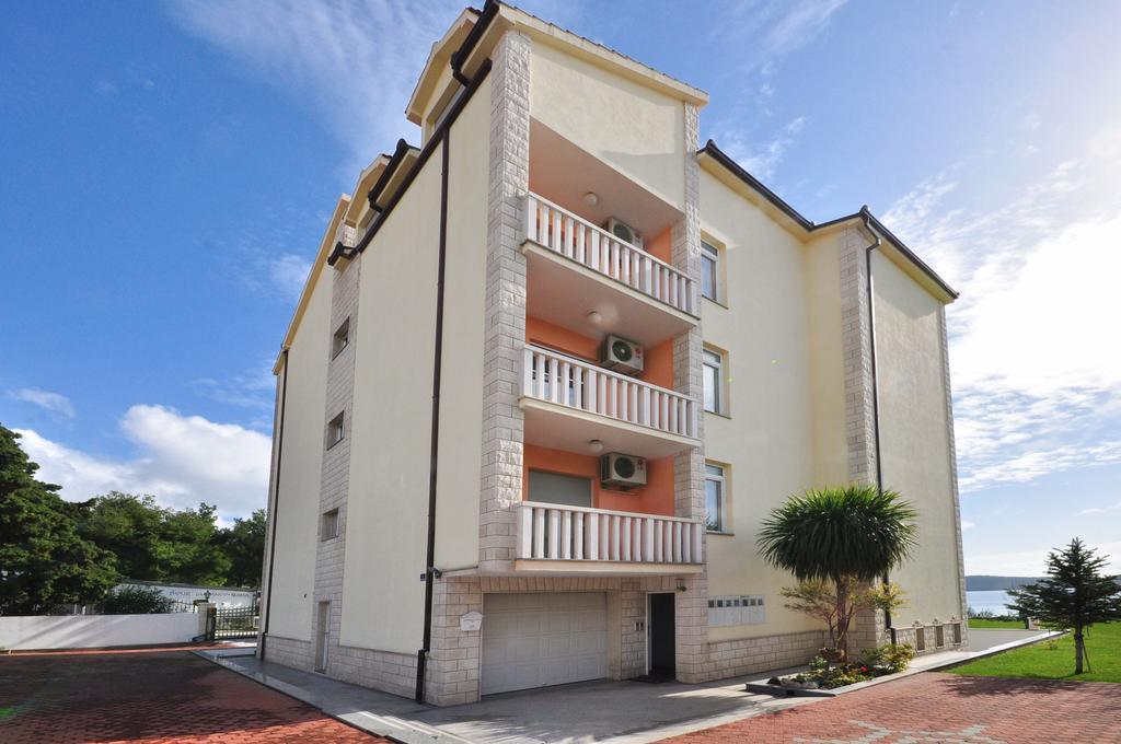 Apartment Luxury Cream Kastela Room photo